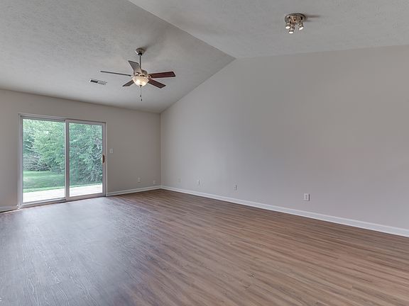 3rd image of 813 Ashton Park Dr