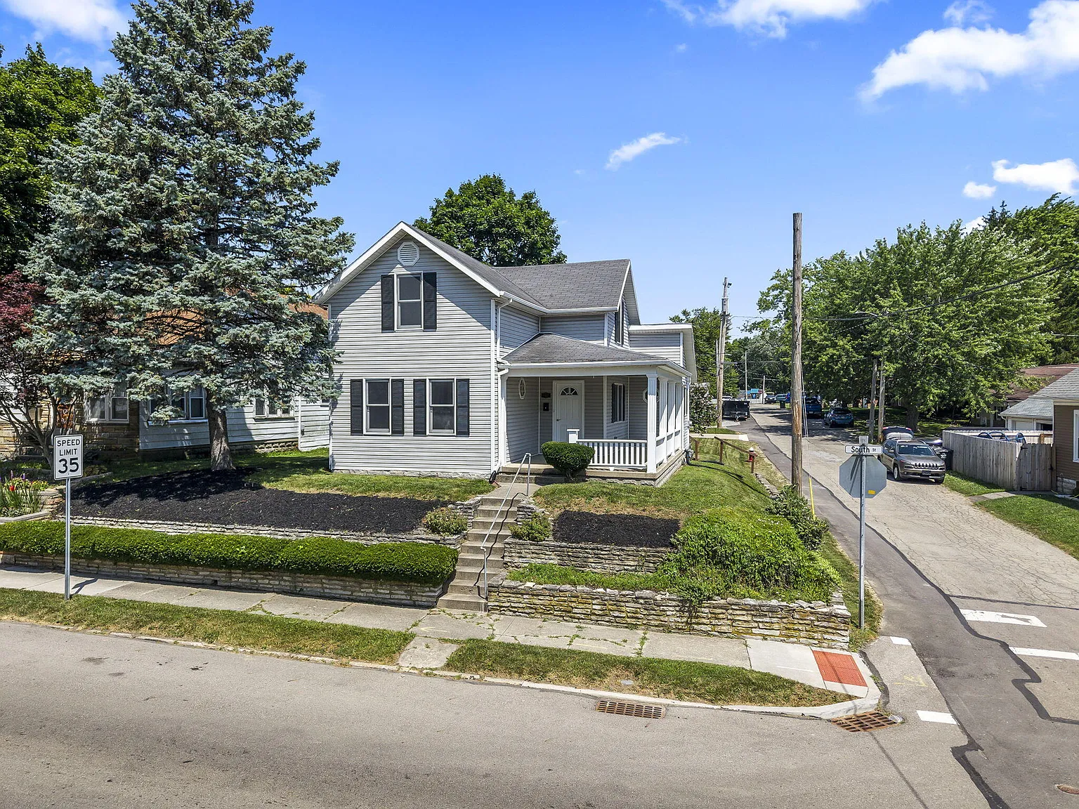 742 South St photo 1