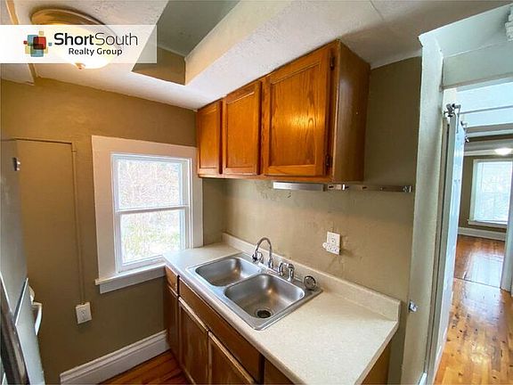 5th image of 342 E Saint Joseph St #2