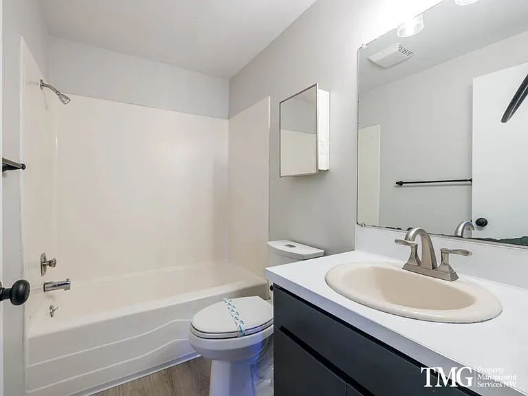 Brentwood Apartments — Photo 21