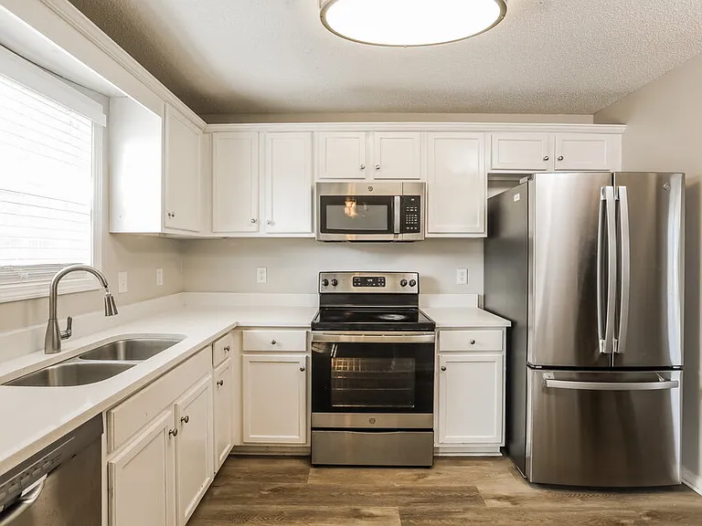 600 Sheffield Ct — Photo 8