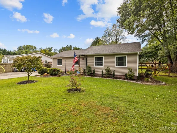 44 E Sugar Maple Dr, Hendersonville, NC 28739