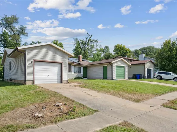 2526 Ellis View Ct NW, Cedar Rapids, IA 52405