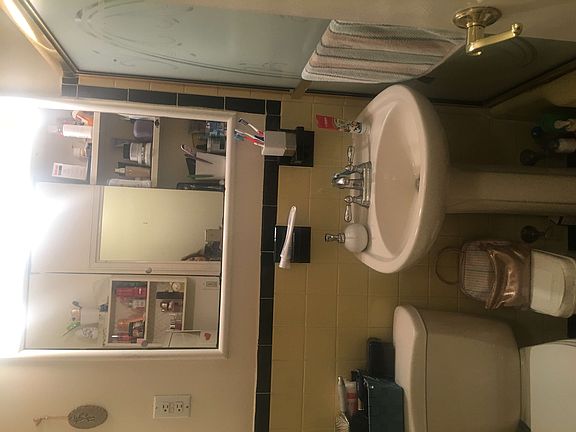 4th image of 2519 47th St #2