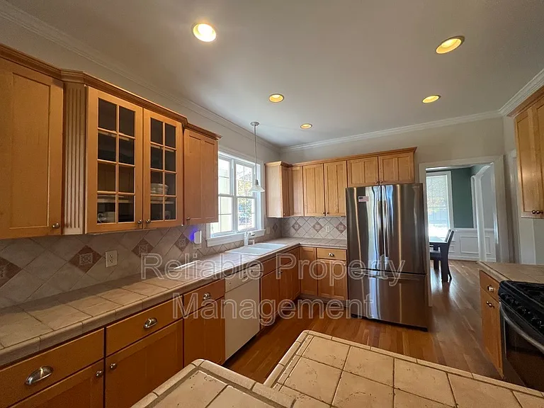 1004 Melville Ln — Photo 9