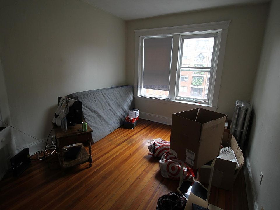 2nd image of 15 Mount Hood Rd #L4