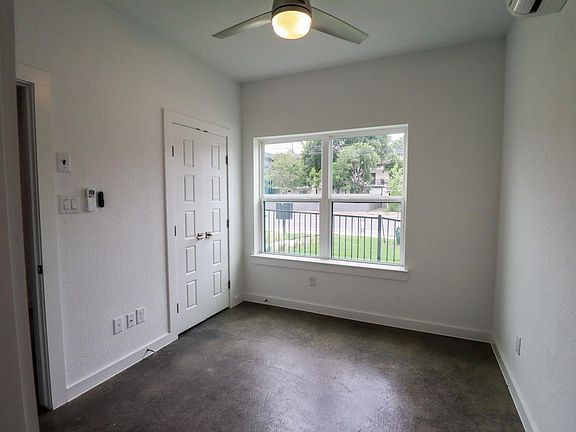 3rd image of 3216 N Elmendorf St #101
