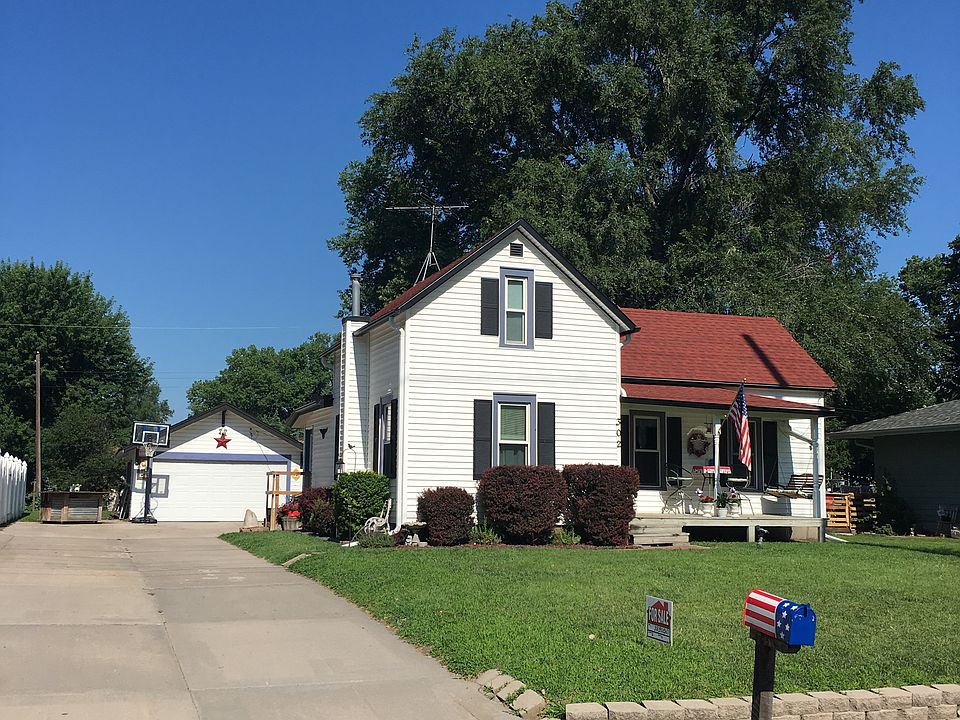 1st image of 302 Lawn Ave