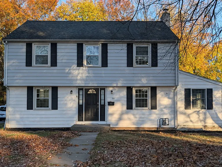 30 Lincoln Ave — Photo 1