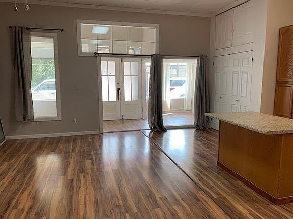 3rd image of 14116 Market St