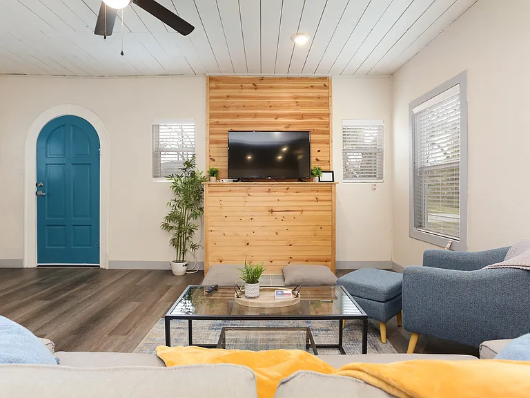 1007 Avant Ave — Photo 8