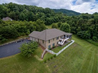 240 White Tail Dr, Roanoke, VA