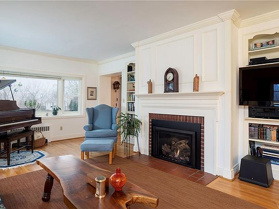 5th image of 15282 Armes Ct
