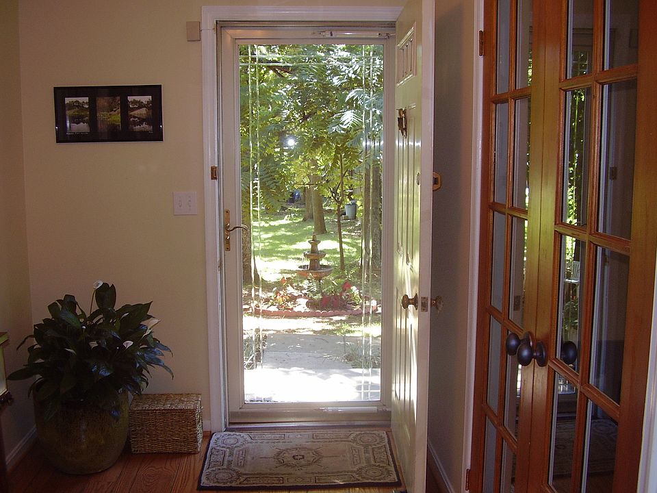 Spacious Foyer