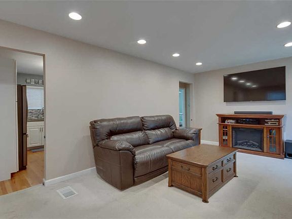 5th image of 10210 Saint Dennis Ln
