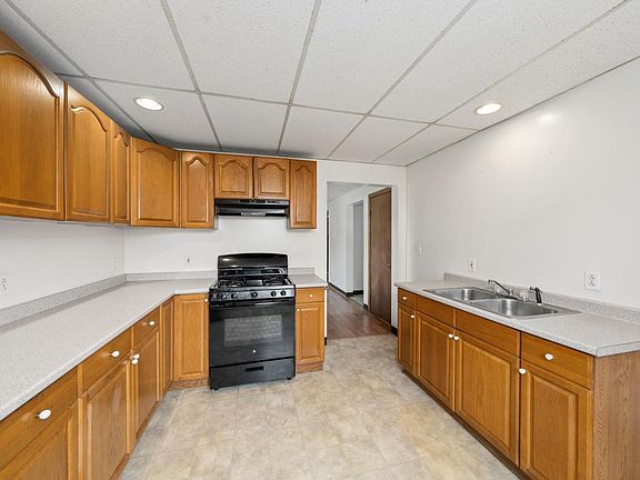 3rd image of 12 Elm St #3
