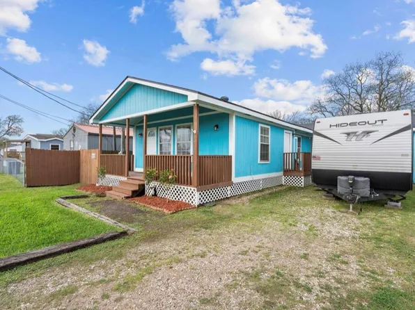 620 6th St, San Leon, TX 77539