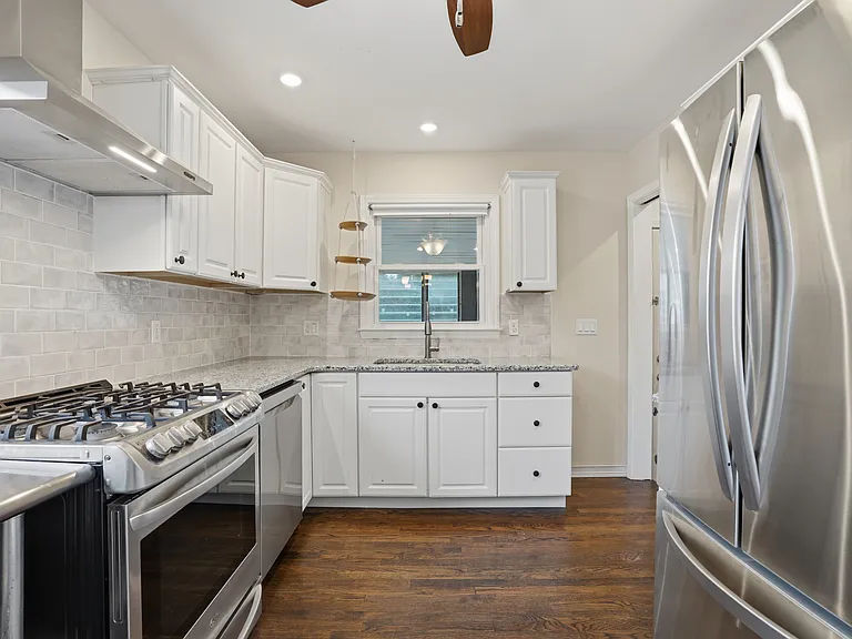 831 Loyola Dr — Photo 22