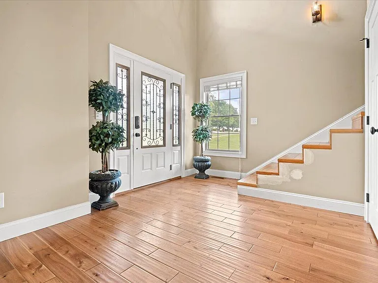 200 Crooked Creek Dr — Photo 9