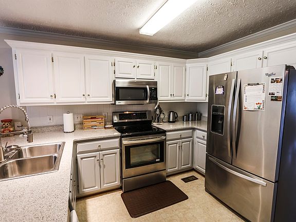 5th image of 1307 Cambridge Pl