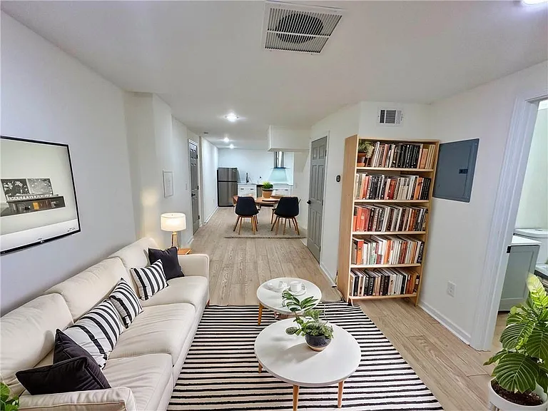 2371 Cresta Dr #2 — Photo 5