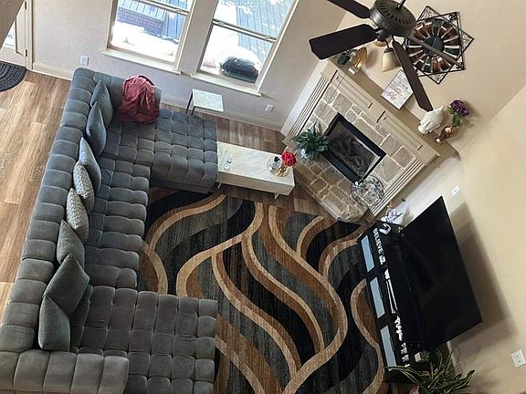 2nd image of 2408 Las Palmas Ln