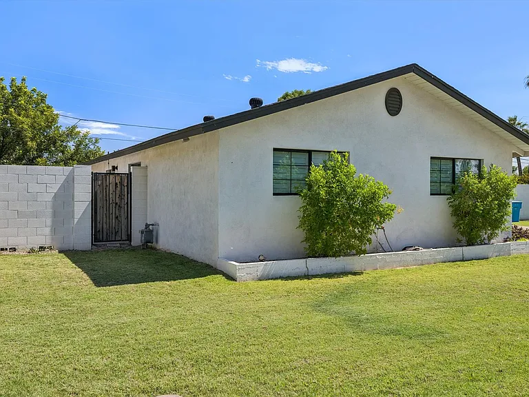 301 E Royal Palm Rd — Photo 6
