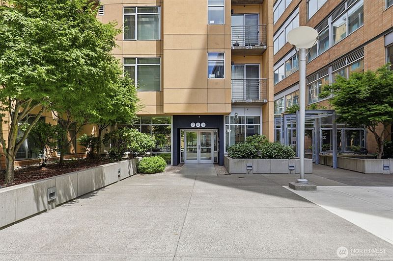 2nd image of 701 Columbia Street #612