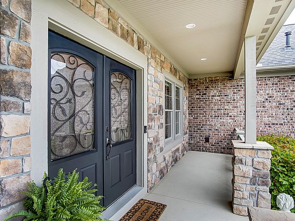 4th image of 975 Foxtail Cir