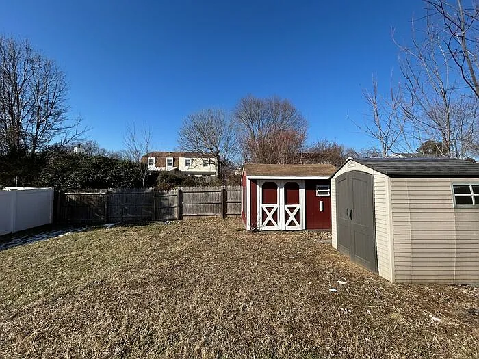 499 Berkshire Ct — Photo 14