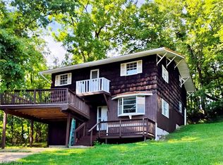 2526 Valley View Dr, Belpre, OH 45714