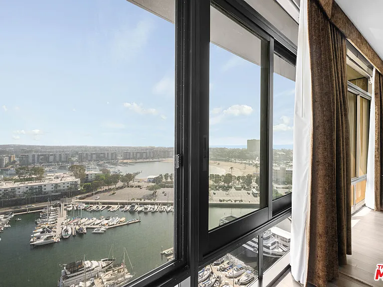 4267 Marina City Dr #Penthouse 4 — Photo 41