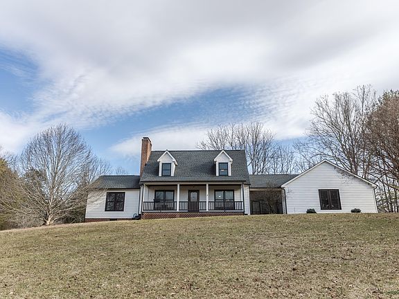 3rd image of 314 Riverbend Dr