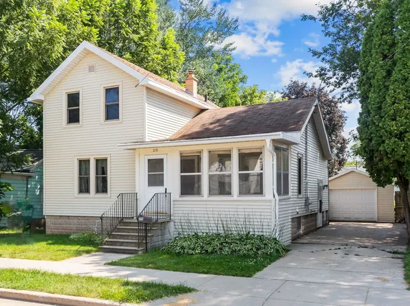 215 E Parkway Ave, Oshkosh, WI 54901