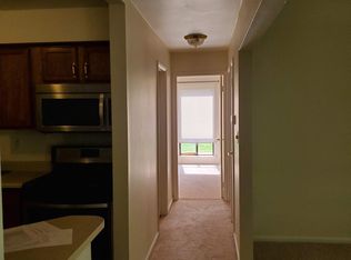 900 College Park Dr APT 3, Coraopolis, PA 15108