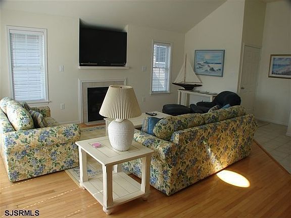 2nd image of 2920 West Ave