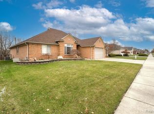 51389 Woodside Dr, Macomb, MI 48042