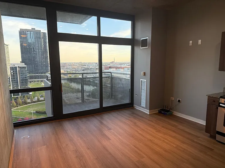 235 W Van Buren St #1806 — Photo 25