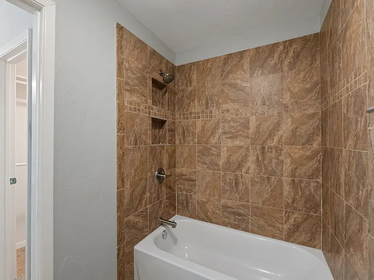 6540 Victoria Ave — Photo 16