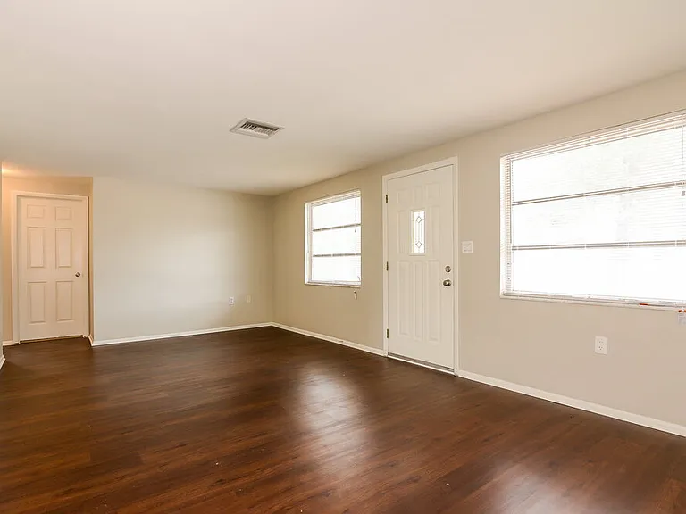 1012 Normandy Blvd — Photo 3