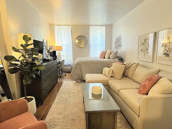 2nd image of 247 E 52nd St APT 3D