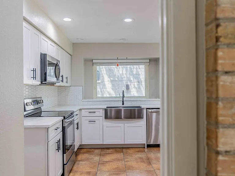 2331 Bluffridge St — Photo 12