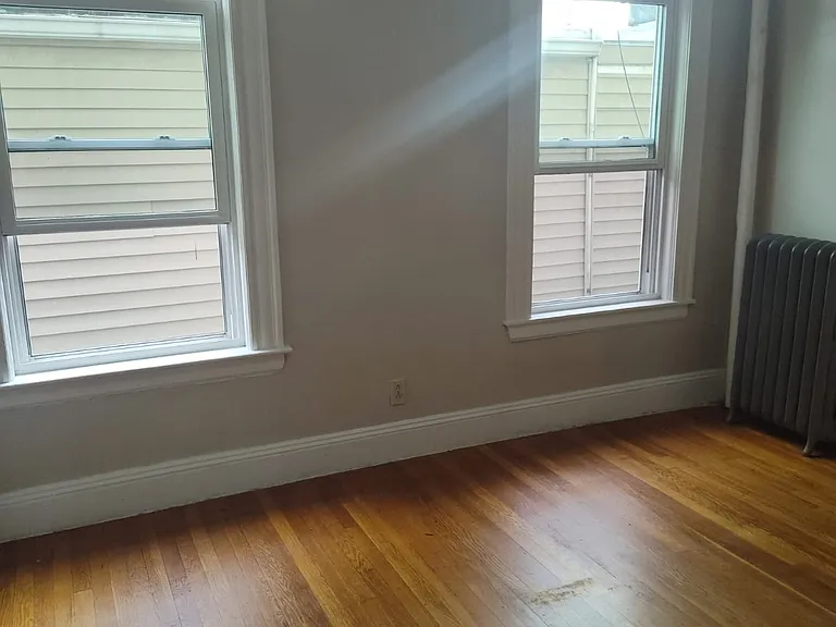 900 Western Ave #1 — Photo 1
