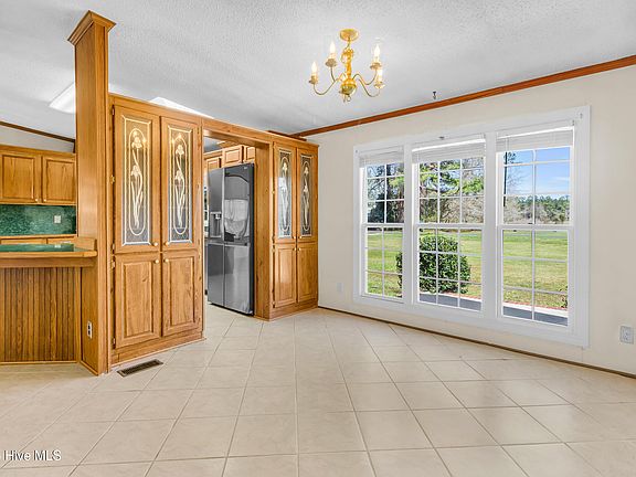 5th image of 275 Bayleaf Road