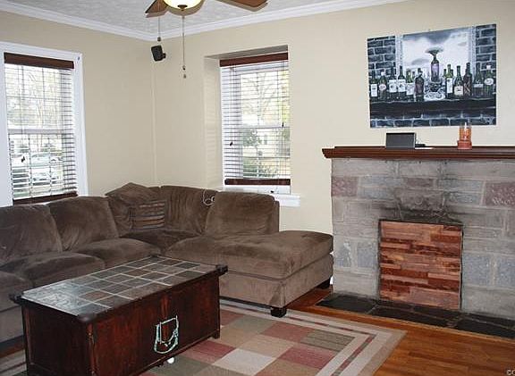 4th image of 2711 Kenwood Ave