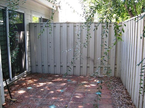 3rd image of 11947 Kling St #31