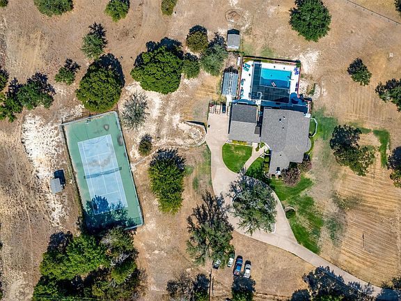 4th image of 331 Clear Lake Ln