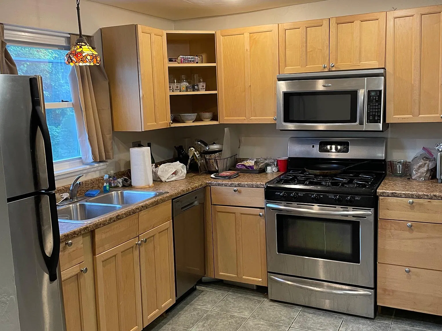 3 bed, 1380 sqft, $2,550 — Photo 2