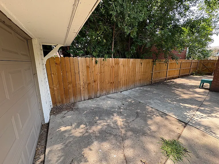 118 W Lawrence Ave — Photo 35