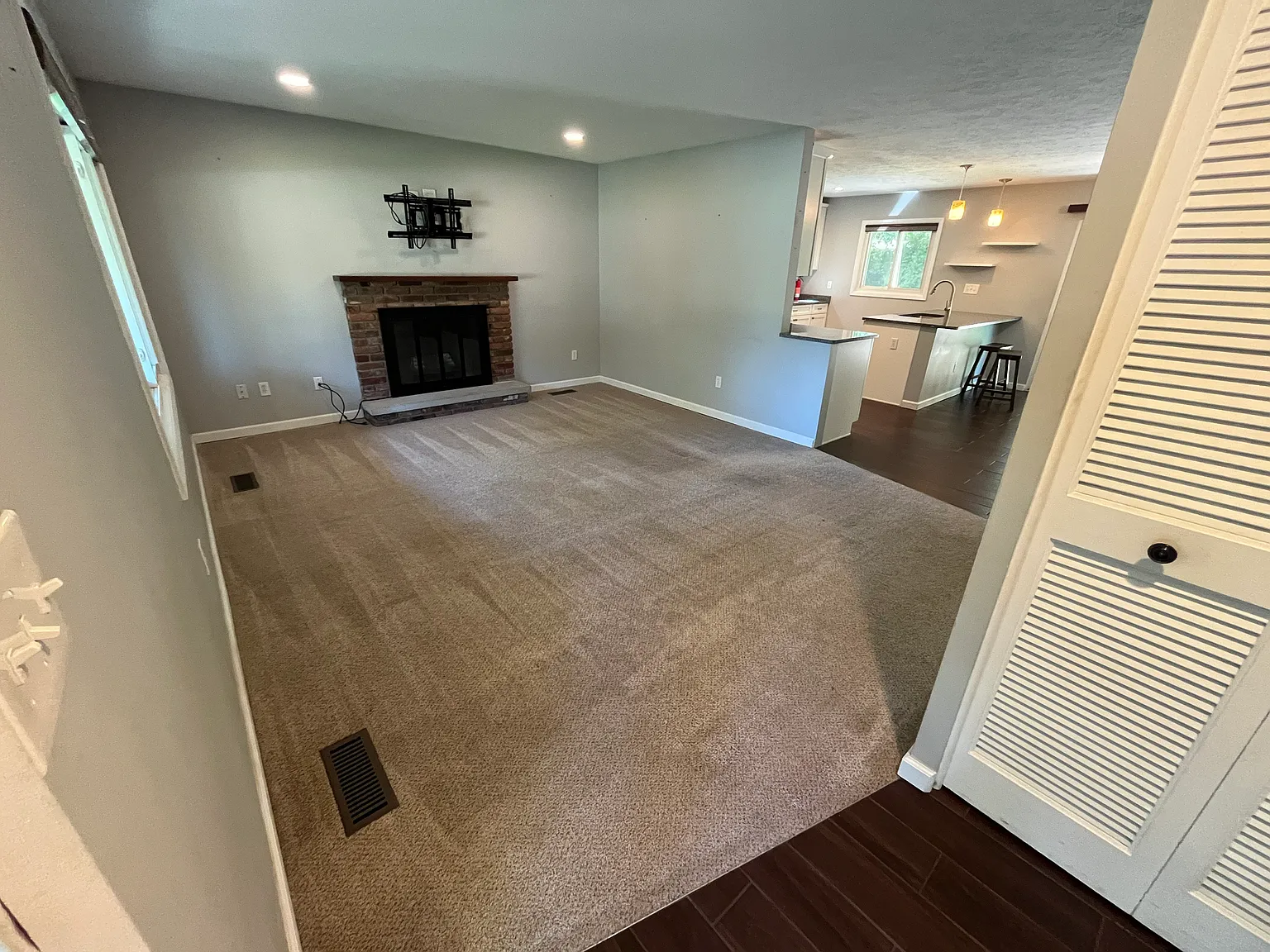 3 bed, 1.5 bath, 1620 sqft, $2,000 — Photo 4